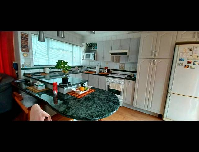 3 BEDROOM FREEHOLD FOR SALE IN KENLEAF
